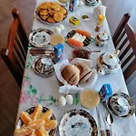 Bixhaku 招待所 Gjirokastër