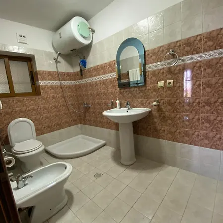 Bixhaku Konukevi Gjirokastër