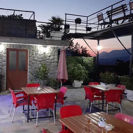 Bixhaku בית הארחה Gjirokastër