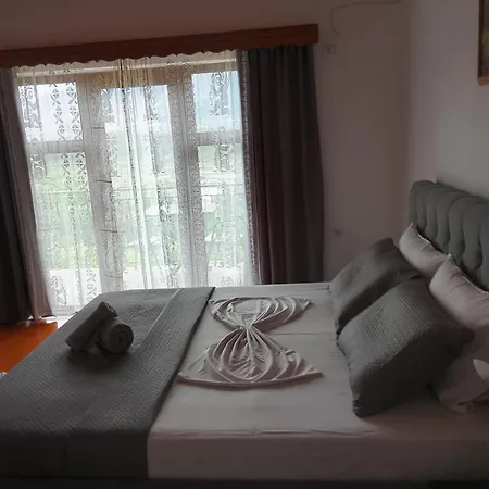 Konukevi Bixhaku 4*